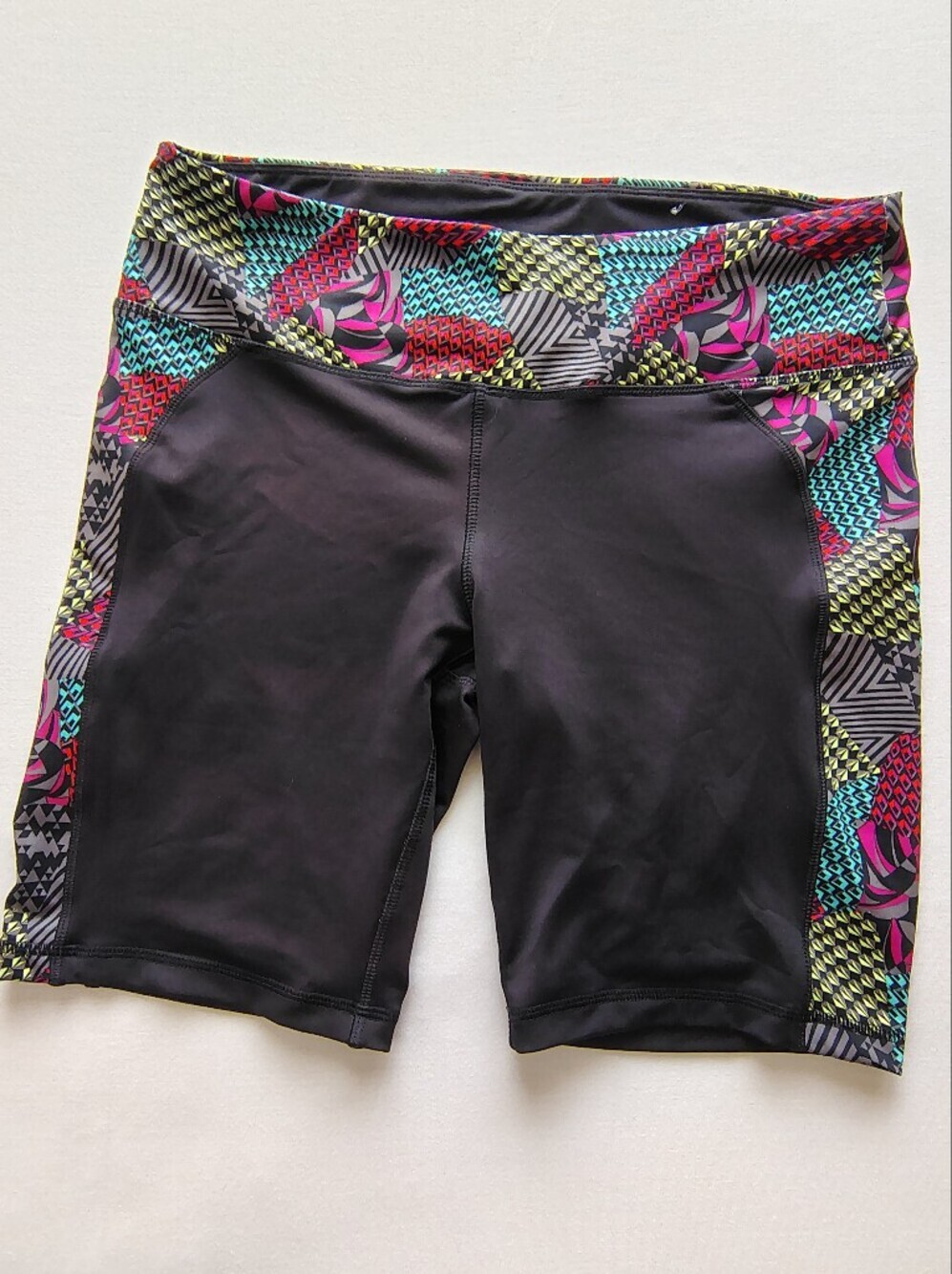 Everlast Black Athletic Shorts with Multicolor Geometric Trim Size L.
